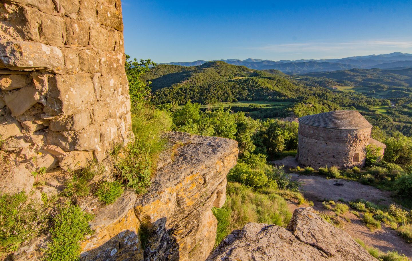 Sant Vicenç del Castell, una petita joia del romànic del Lluçanès