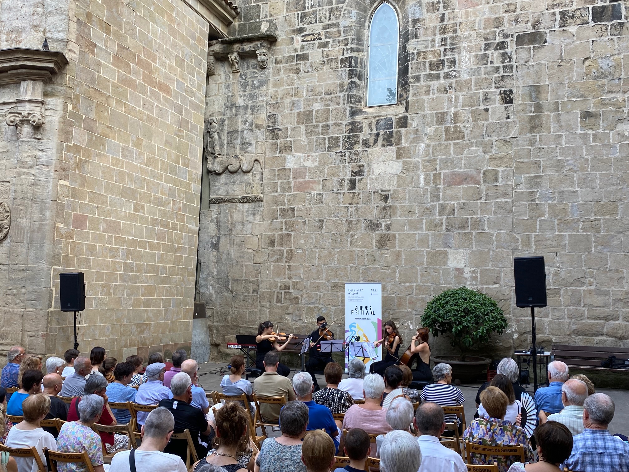 Els concerts de l'AIMS Festival tenen lloc a auditoris, esglésies o teatres, i també al carrer