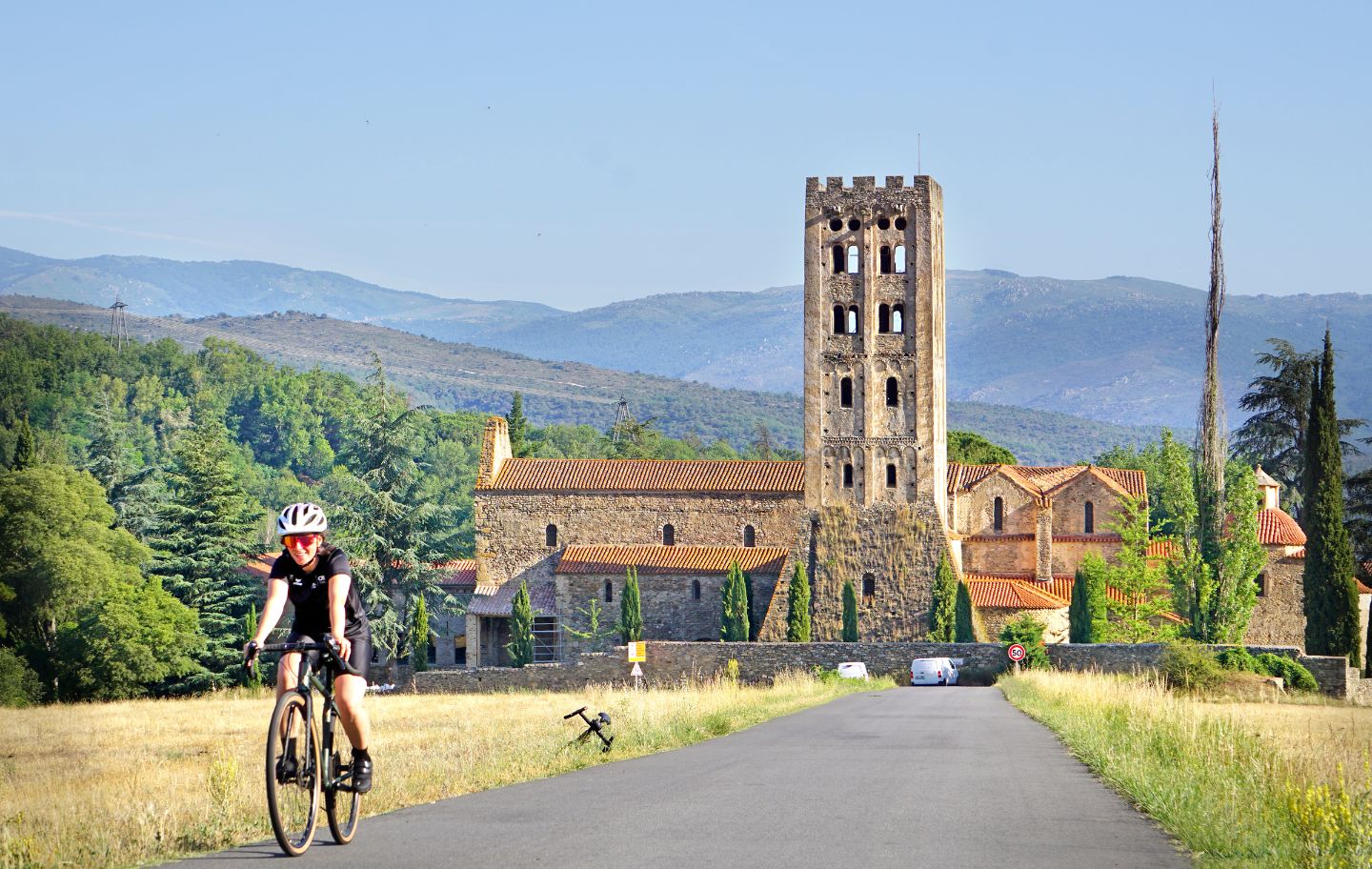 Aquesta ruta arriba fins a Vilafranca de Conflent i passa pels volts de l’abadia de Sant Miquel de Cuixà
