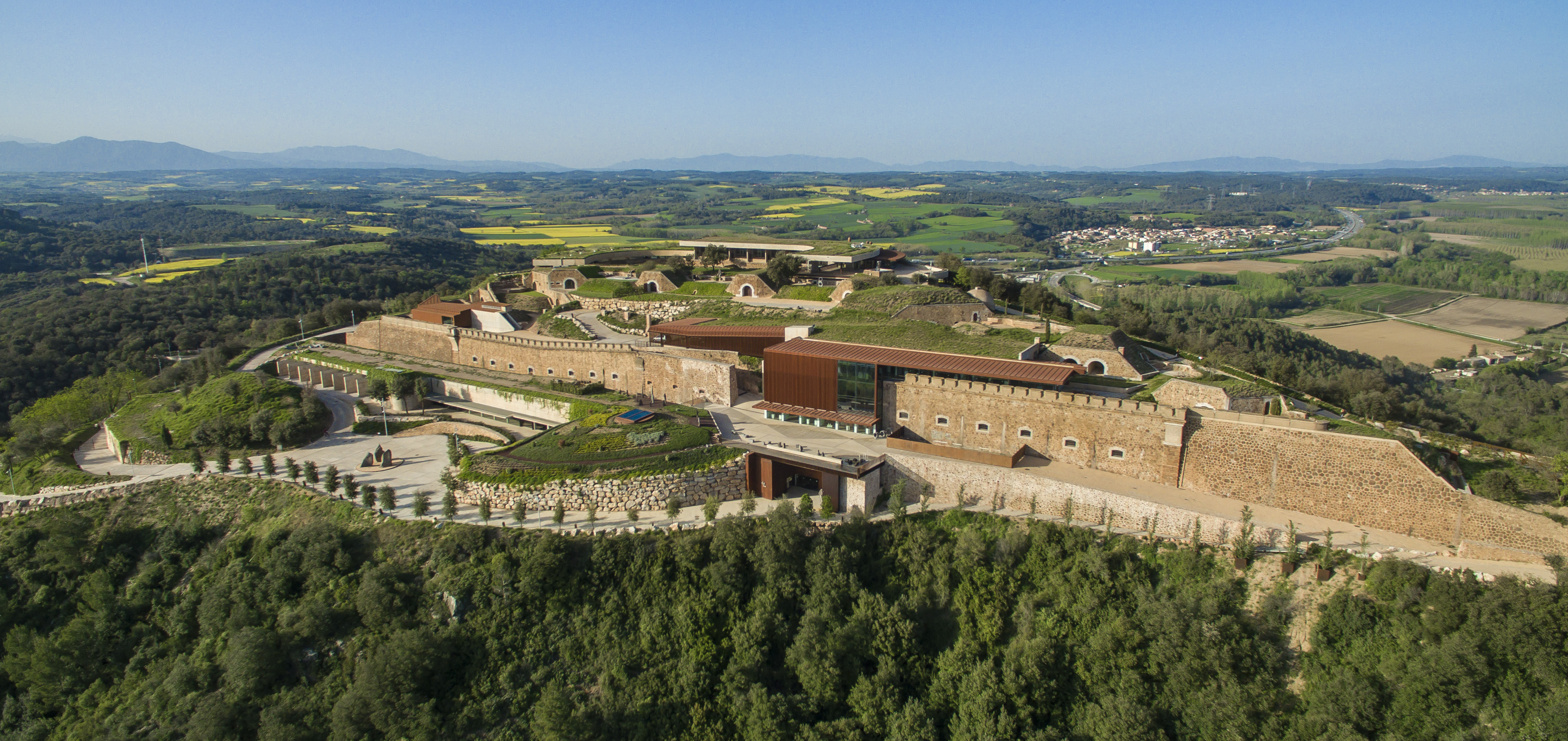 Vista aèria d'Esperit Roca, un dels allotjaments en què es pot gaudir d'una exclusiva estada gastronòmica