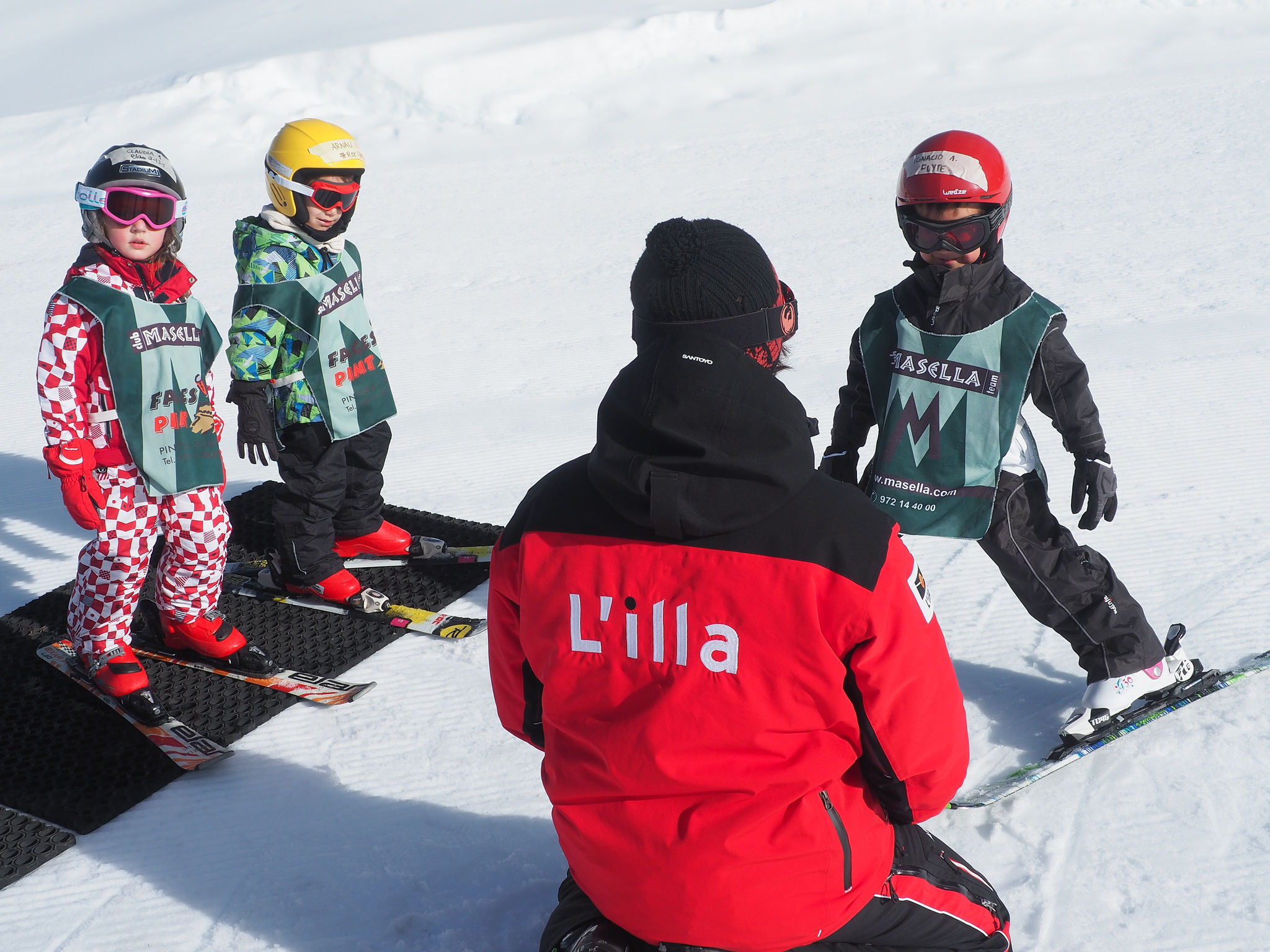Classe d’esquí a l’estació de Masella