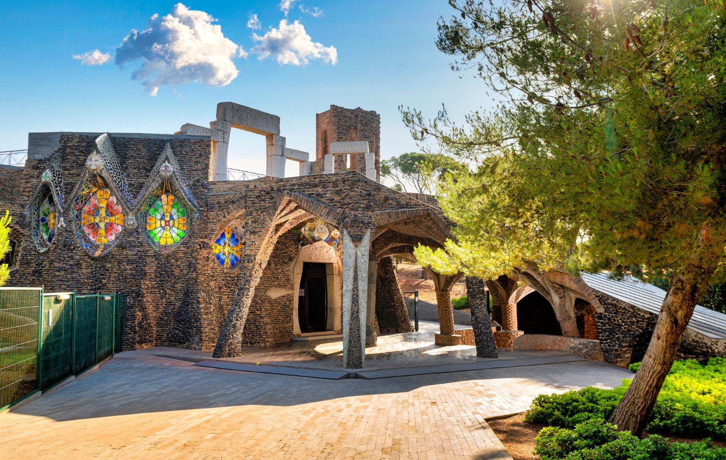 Gaudí va trigar deu anys a resoldre com seria l’església de la Colònia Güell
