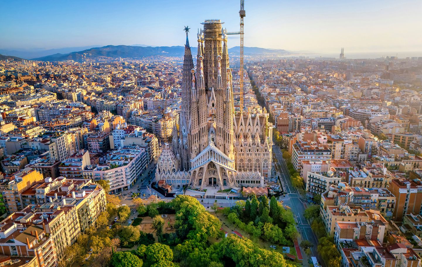 Vista àeria de la façana de la Passió de la Sagrada Família