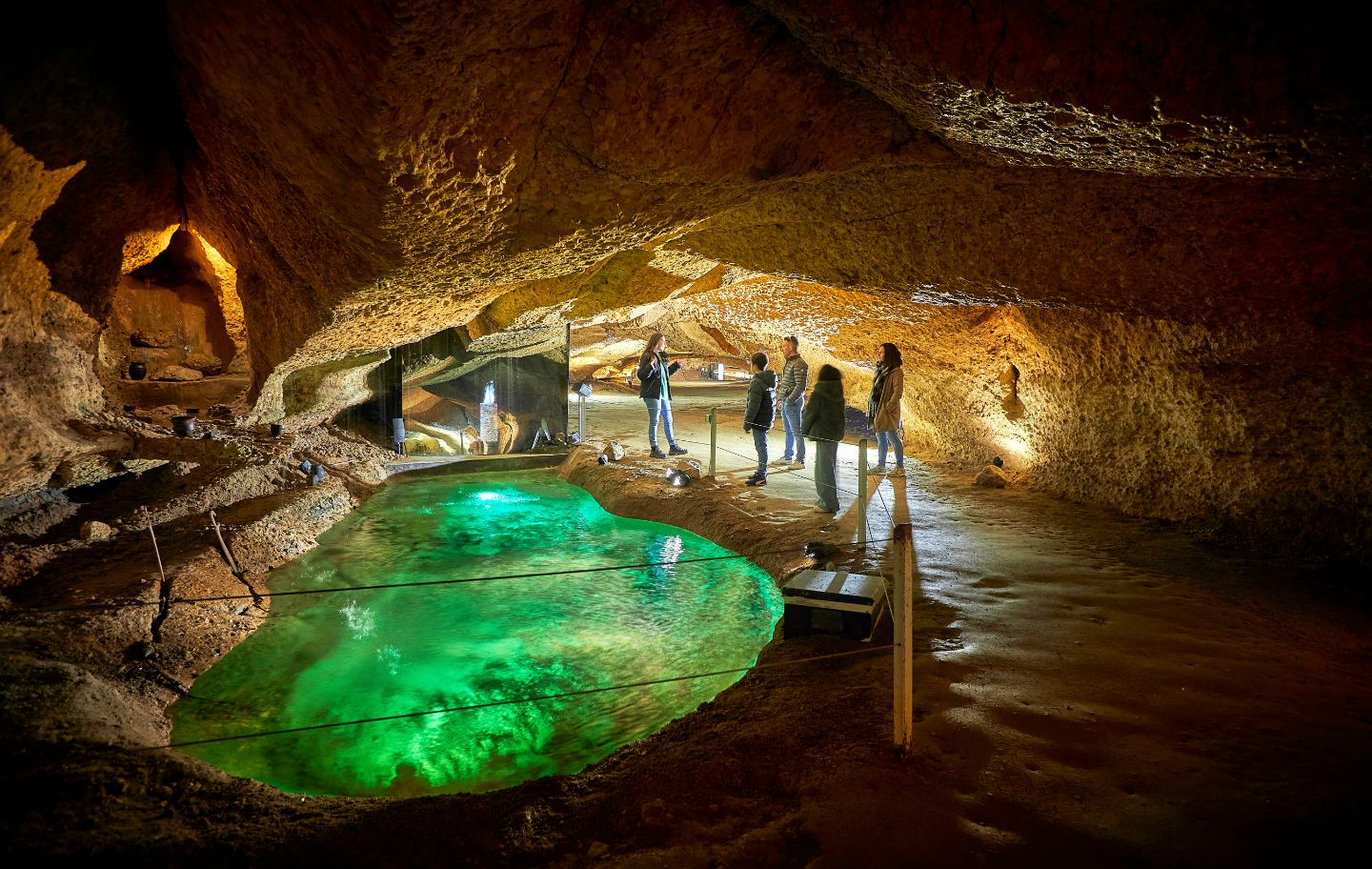 Les Coves de l'Espluga són unes de les cavitats de conglomerat més llargues del món