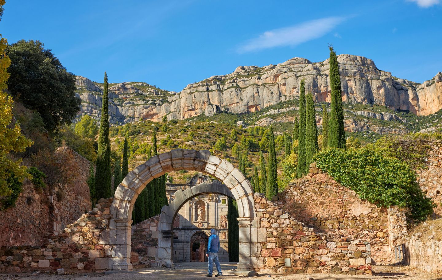 La cartoixa d'Escaladei és un enclavament espectacular als peus de la Serra de Montsant