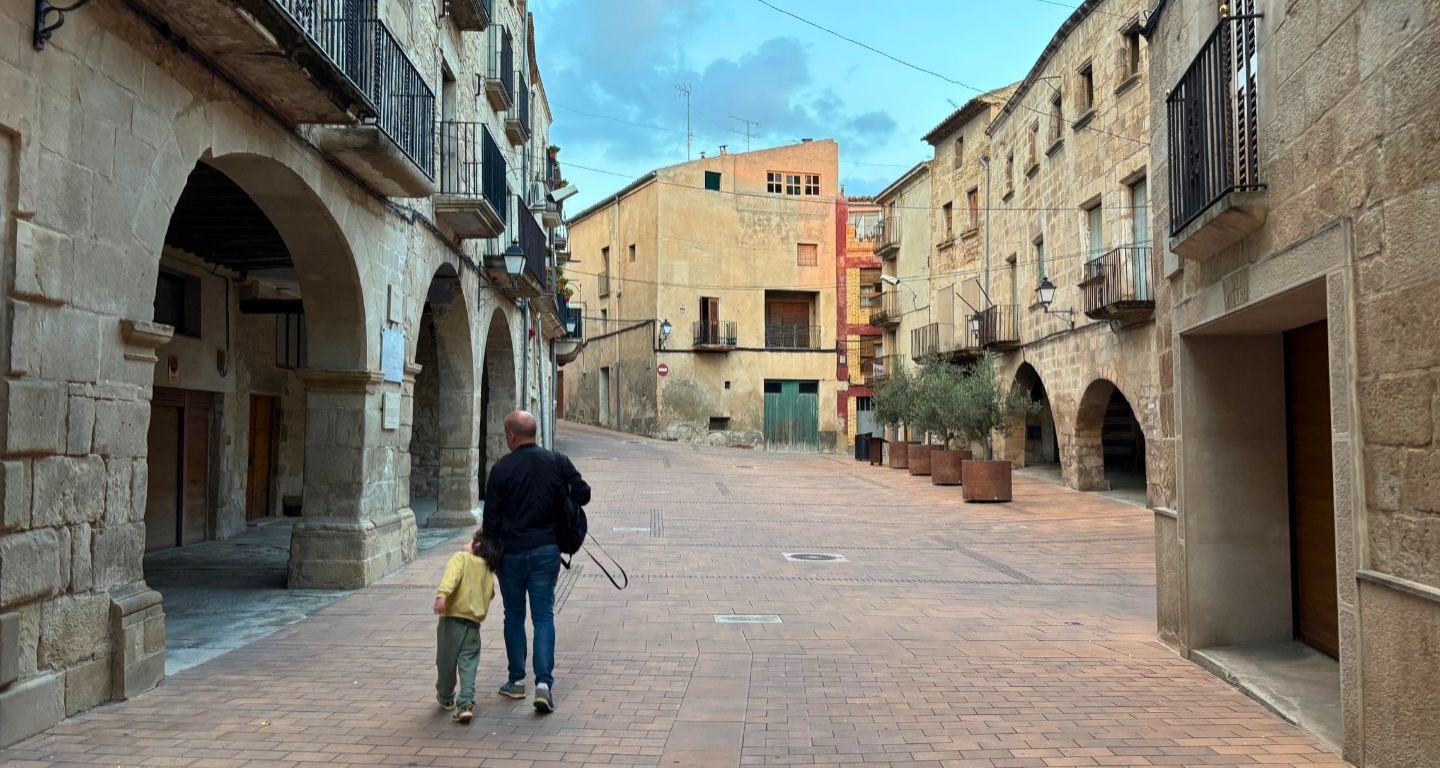 La vila closa d'Arbeca conserva els porxos i les cases de pedra