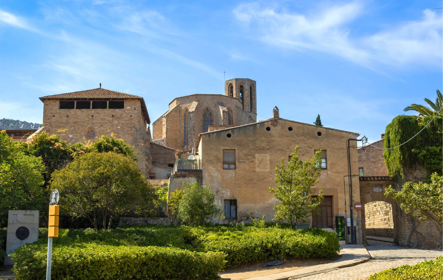 El monestir de Pedralbes va ser fundat el 1326 per la reina Elisenda de Montcada