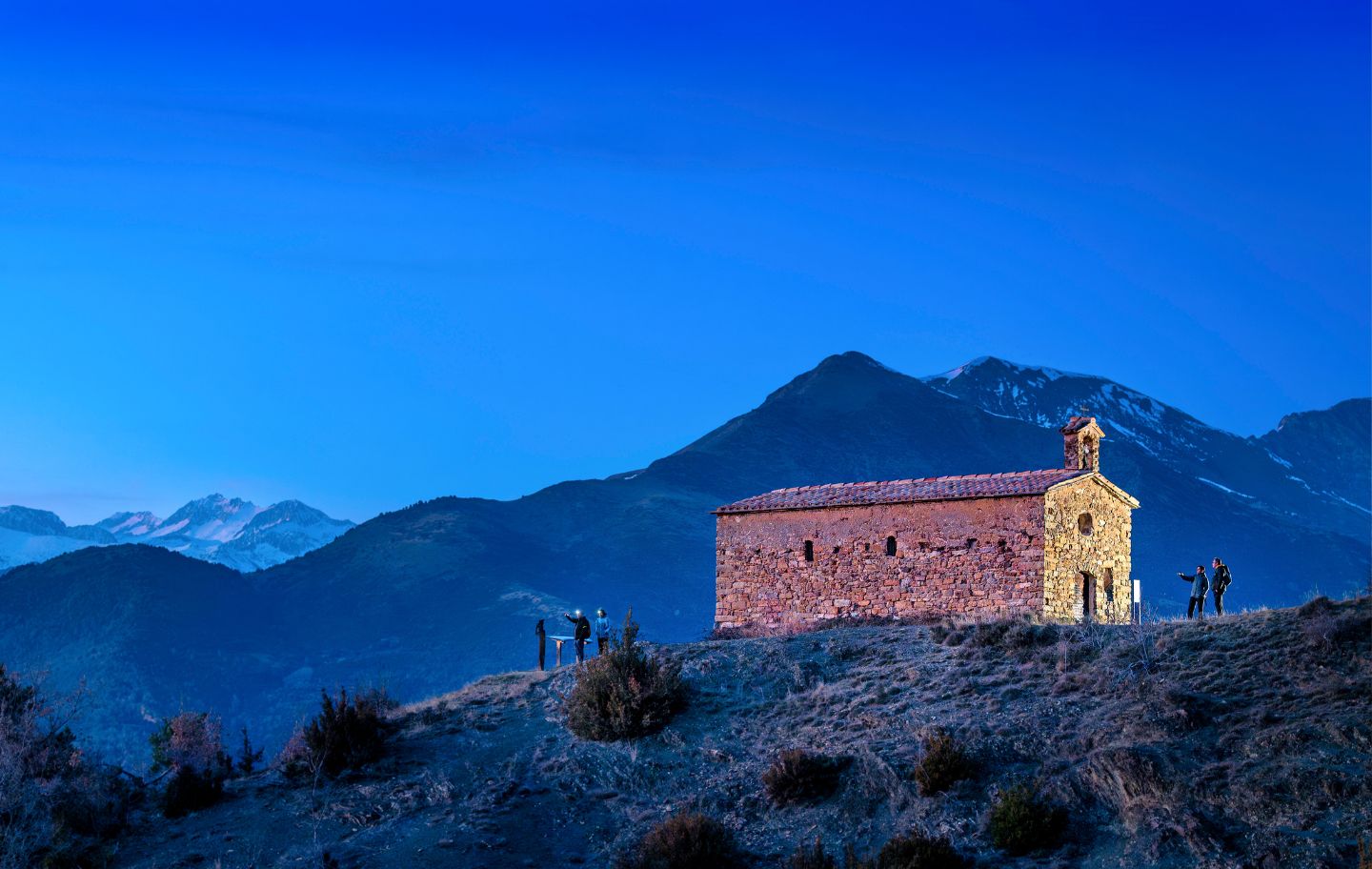 El santuari de Sant Salvador es troba a 1.402 metres d’altitud, a tocar del camí que uneix els nuclis d’Igüerri i Irgo El santuari de Sant Salvador es troba a 1.402 metres d’altitud, a tocar del camí que uneix els nuclis d’Igüerri i Irgo