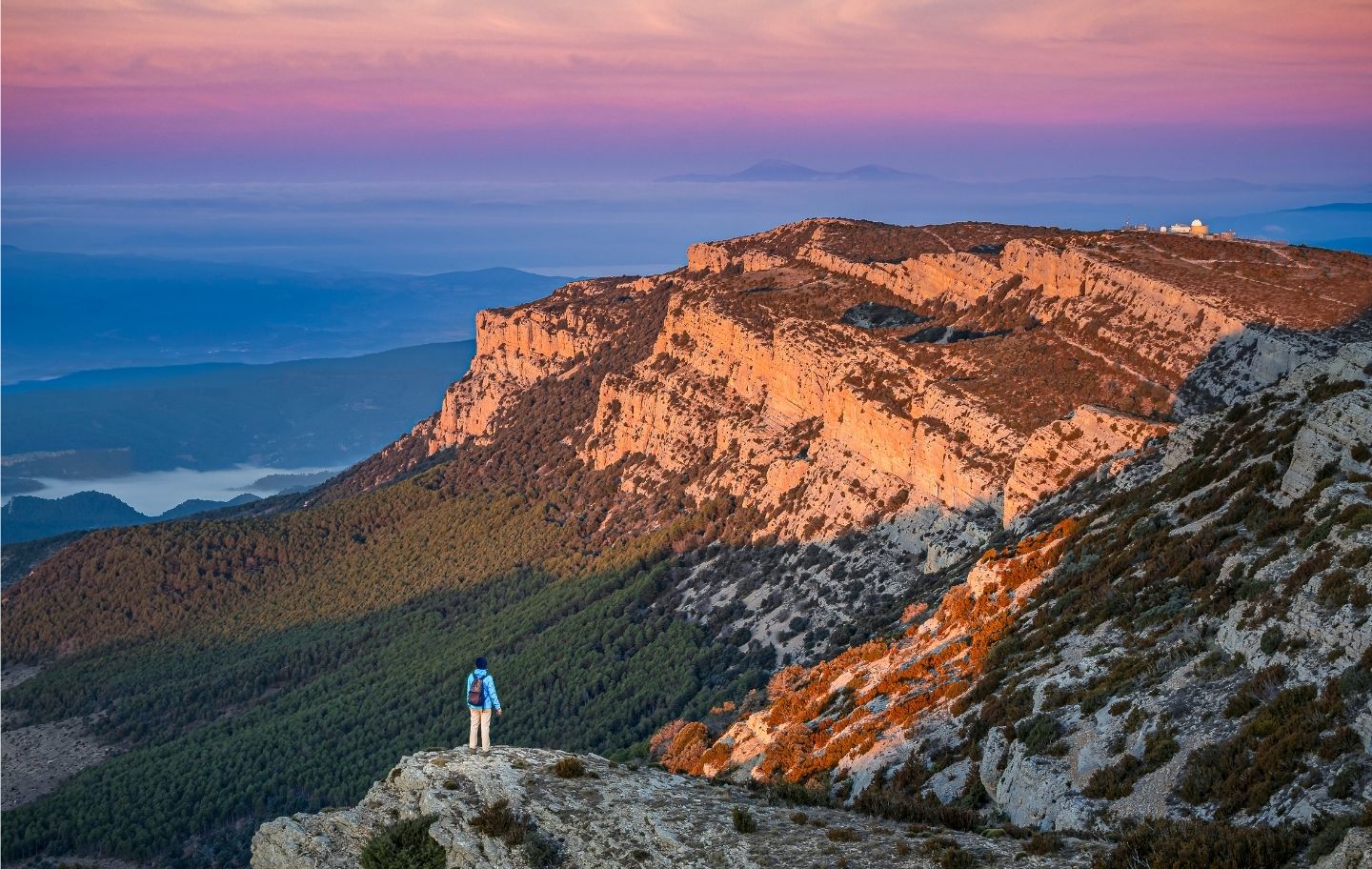 Des del coll d’Ares es pot anar a peu fins a Sant Alís, el punt més alt del Montsec d’Ares Des del coll d’Ares es pot anar a peu fins a Sant Alís, el punt més alt del Montsec d’Ares