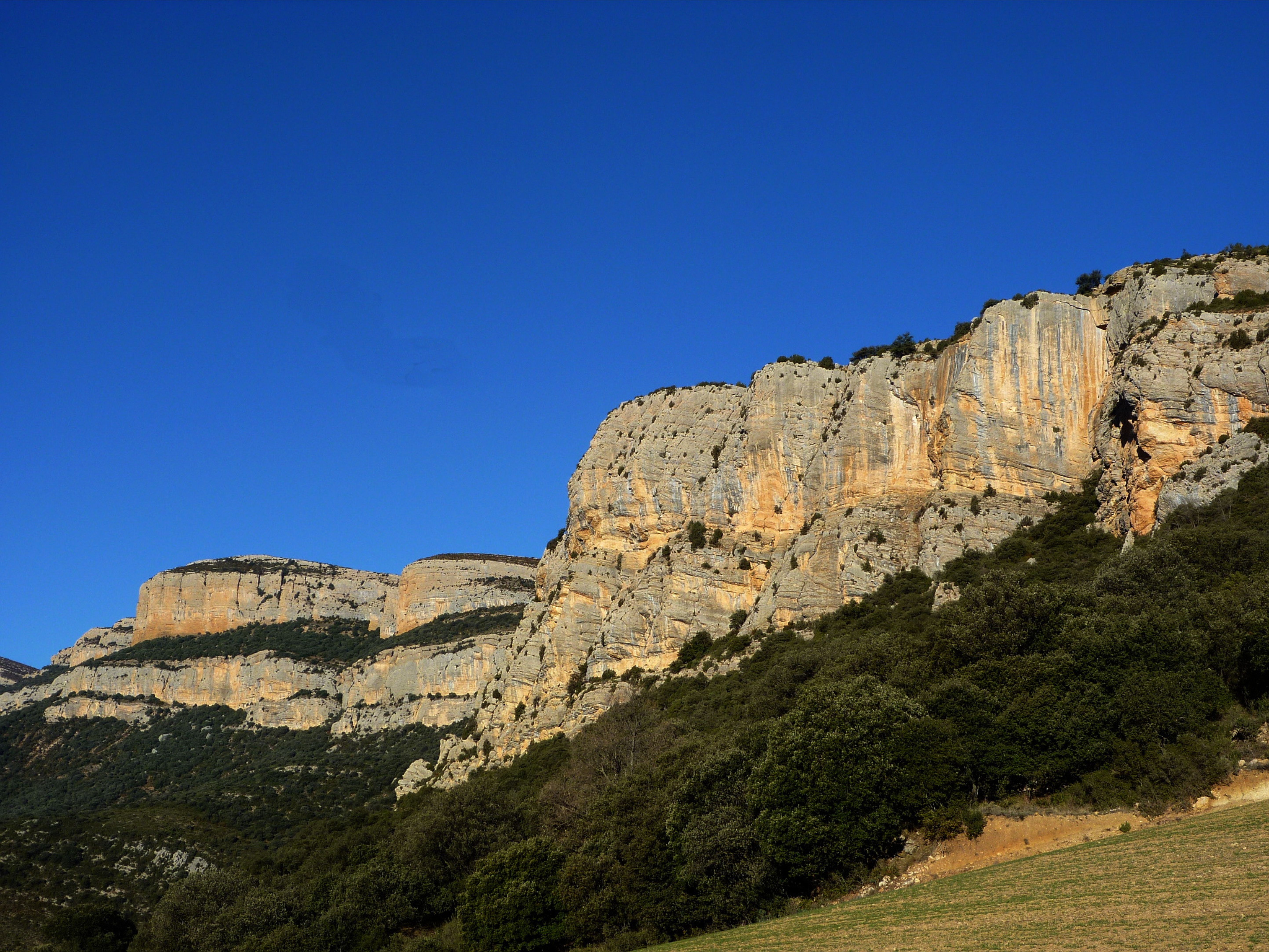 La roca Alta, al Montsec de Rúbies La roca Alta, al Montsec de Rúbies