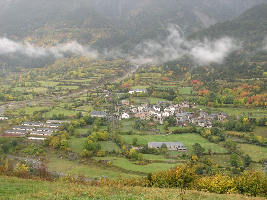 Senet és un nucli de la vall de Barravés, a 1.340 metres d'altitud