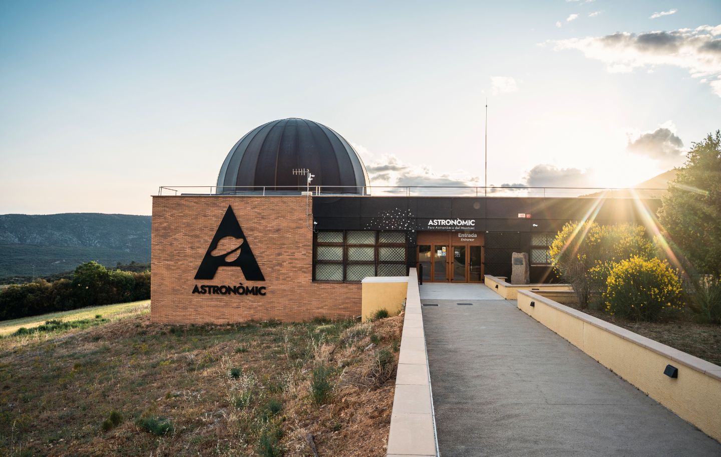 El Parc Astronòmic del Montsec és un centre de referència per observar el Sol
