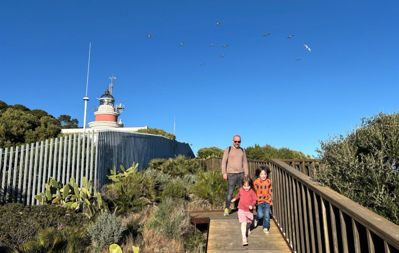 El far de Salou es troba al cap de Salou, l'únic espai declarat d'interès geològic entre el delta de l'Ebre i la Costa Brava El far de Salou es troba al cap de Salou, l'únic espai declarat d'interès geològic entre el delta de l'Ebre i la Costa Brava
