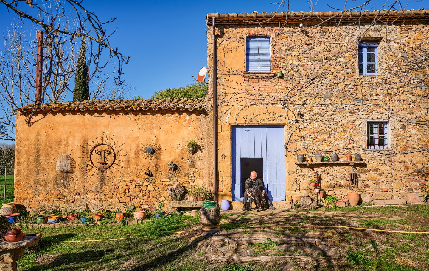 A Mas Canyà, on viu l’Alfons, la història es remunta a la lluita dels remences, en què Pere Canyà, propietari de la casa, va tenir un paper destacat