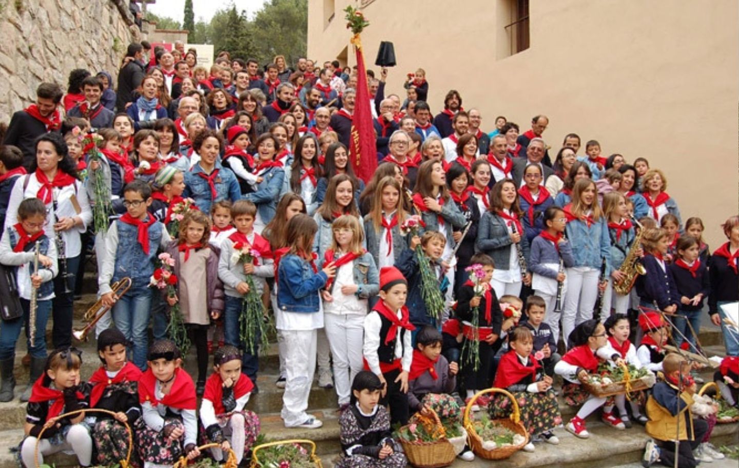 Els carrers de Sant Martí de Tous s’omplen de veus i cançons amb les Caramelles