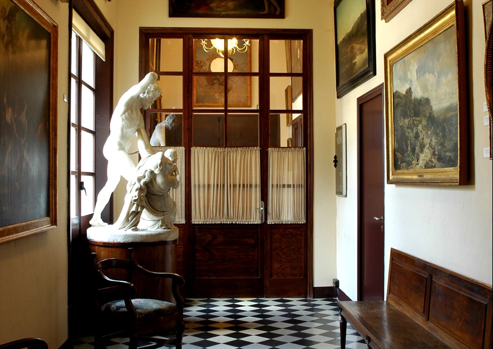 Descobreix la Reial Acadèmia Catalana de Belles Arts de Sant Jordi