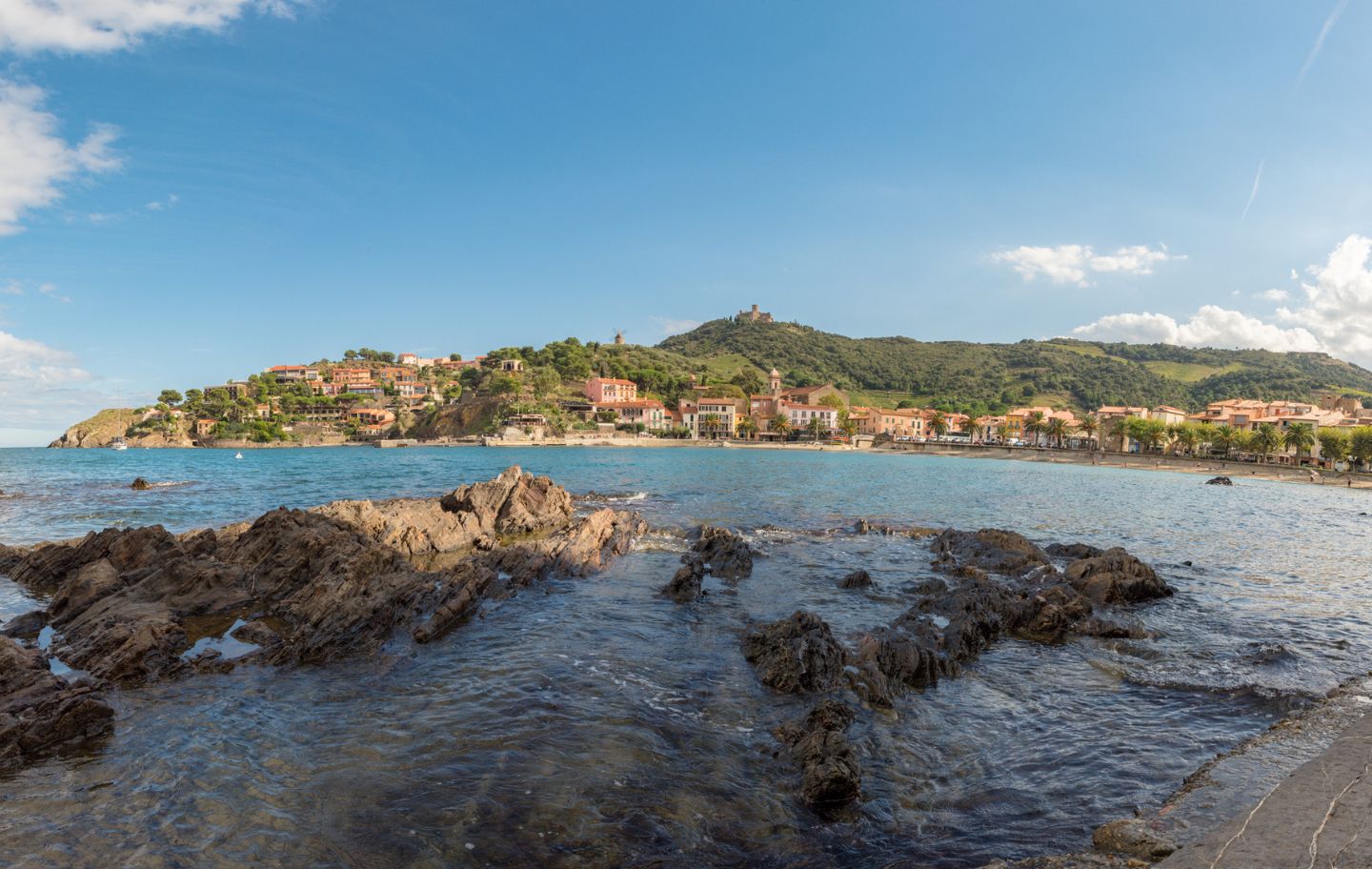 Les platges i la façana marítima de Cotlliure formen part del paisatge lluminós que també va captivar Salvador Dalí