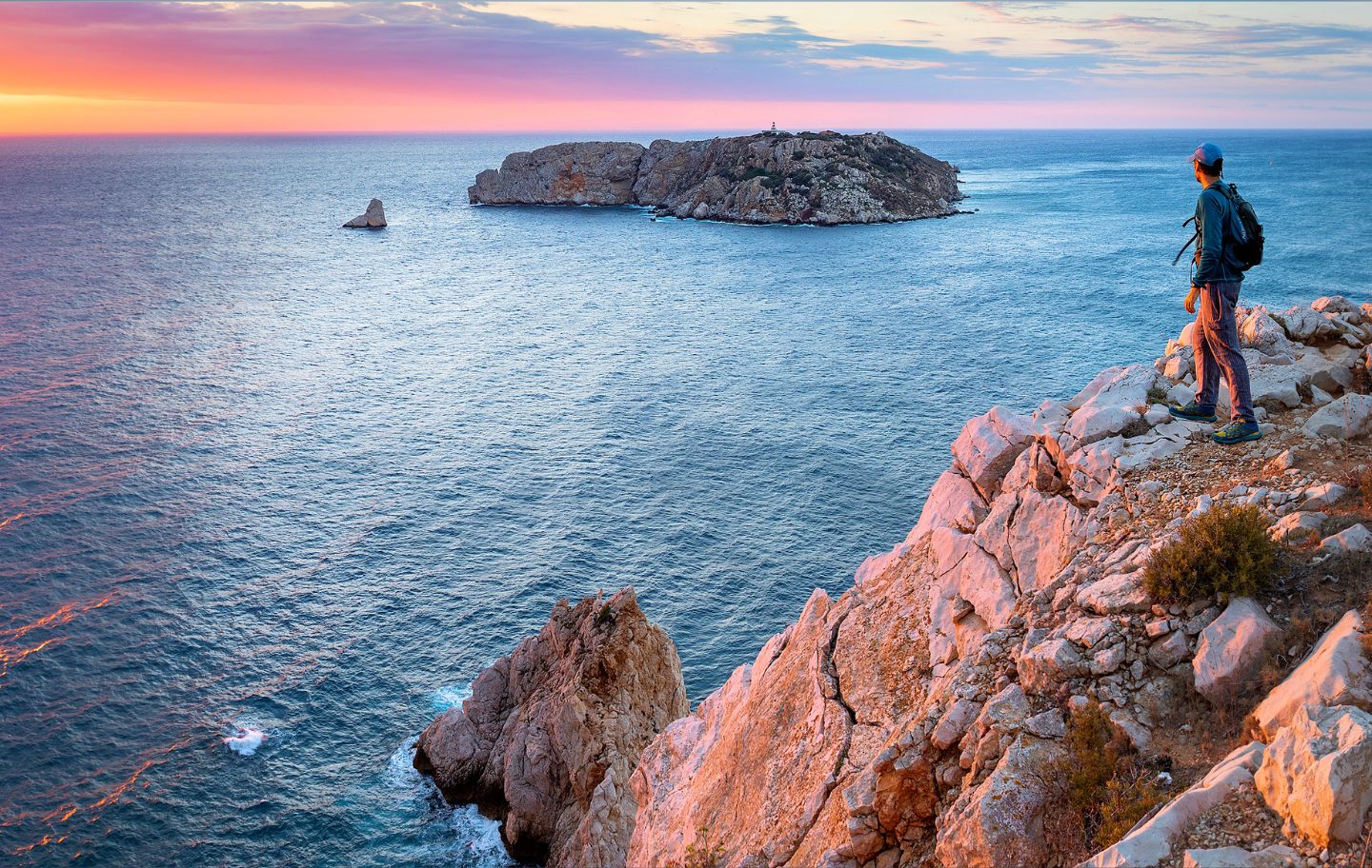 El Medallot, vist des del cap de la Barra de l'Estartit, és un dels illots més petits de l'arxipèlag i es troba al nord de la Meda Gran