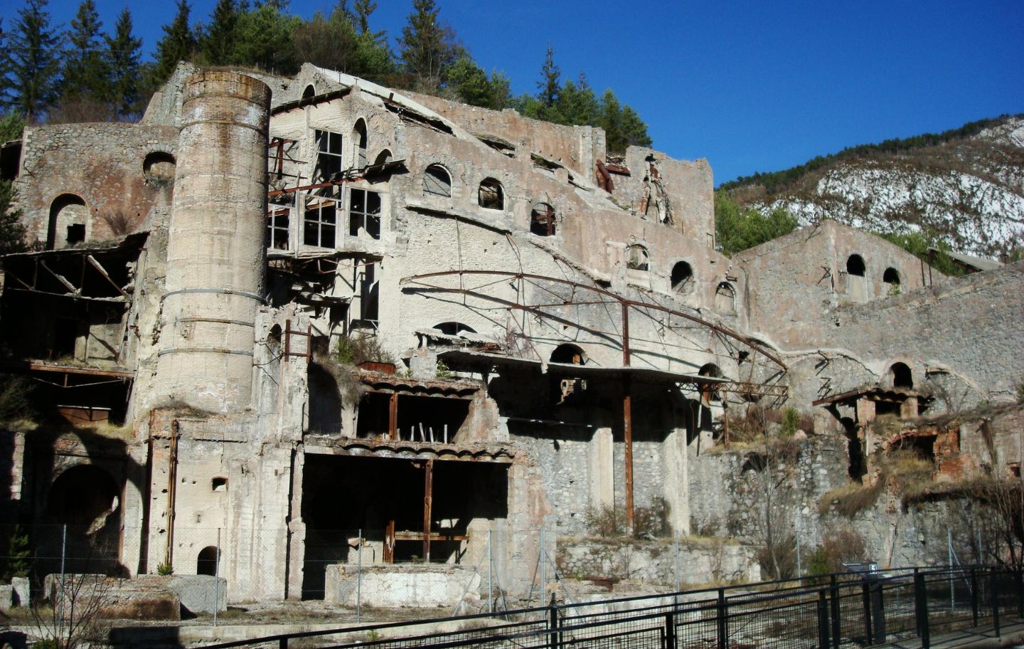 El Museu del Ciment de Castellar de n’Hug a l’antiga fàbrica Asland conserva la memòria industrial d’un racó del Berguedà marcat per la força de la muntanya