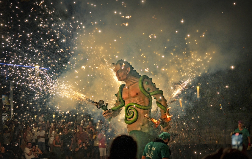 El Xaloc és una de les bèsties de foc que participa a la popular Nit de Foc, el 9 d’agost El Xaloc és una de les bèsties de foc que participa a la popular Nit de Foc, el 9 d’agost
