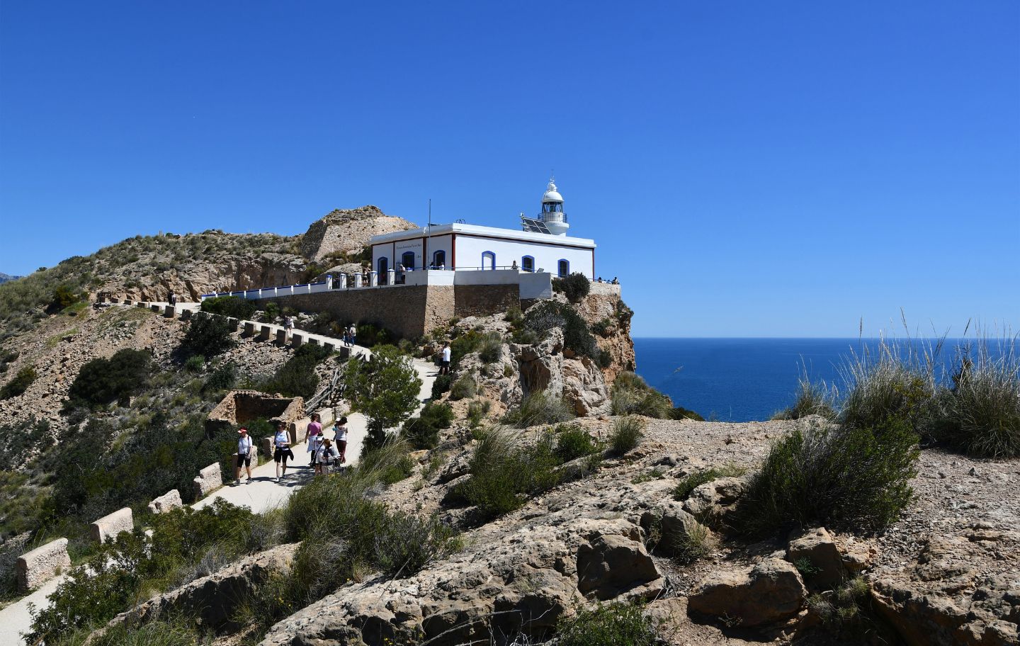 Els més petits gaudiran aquesta passejada fins al far de l'Albir, acompanyada de llegendes i entre paisatges espectaculars