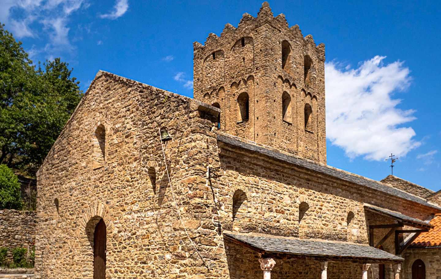 La pujada fins a Sant Martí del Canigó és exigent