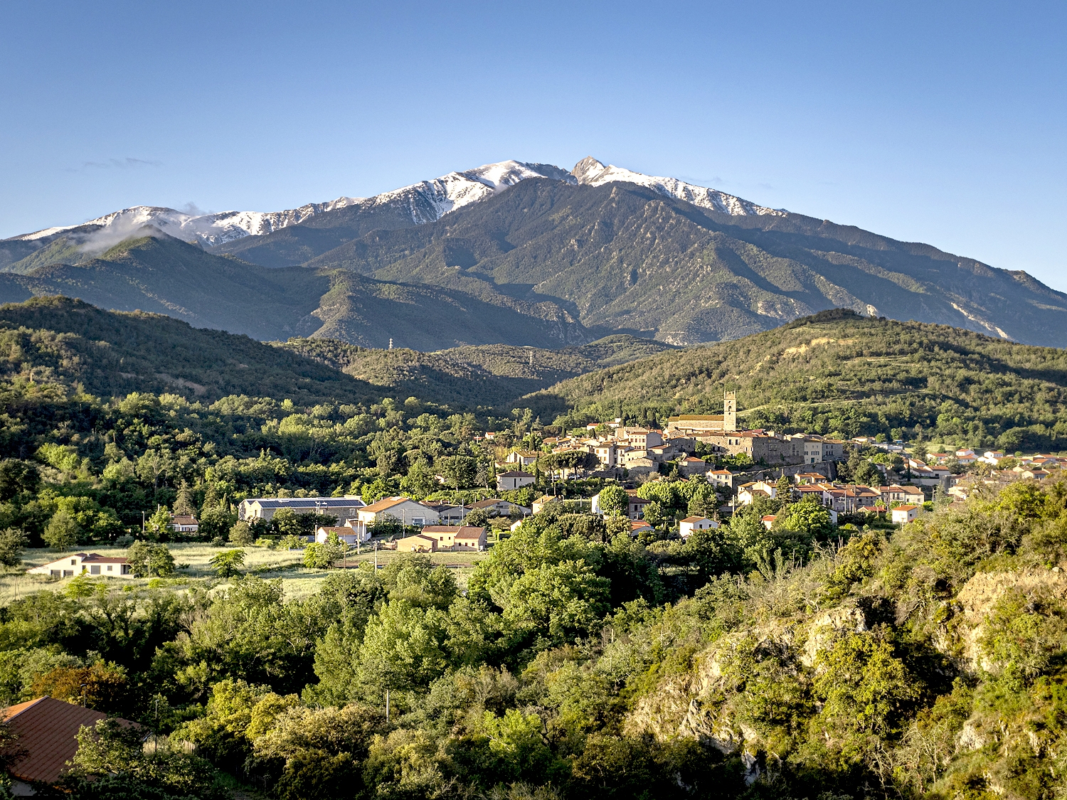 El Canigó vist des del nucli de Marqueixanes