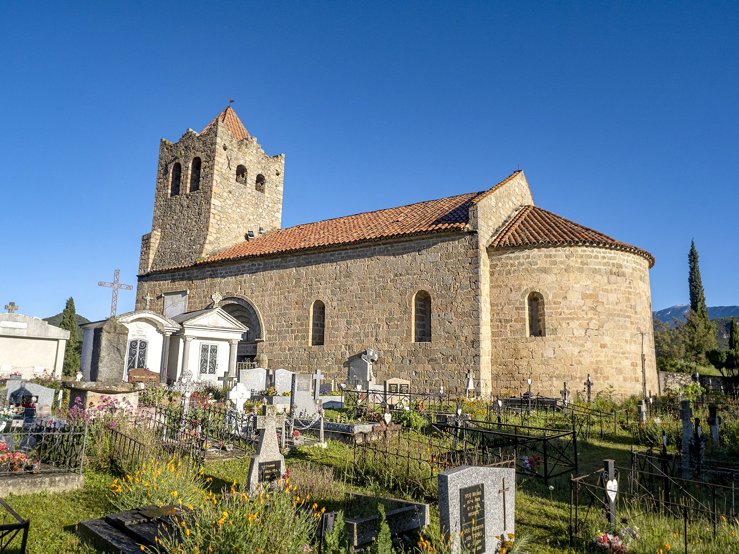 L'església de Santa Maria a Serrallonga, al Vallespir