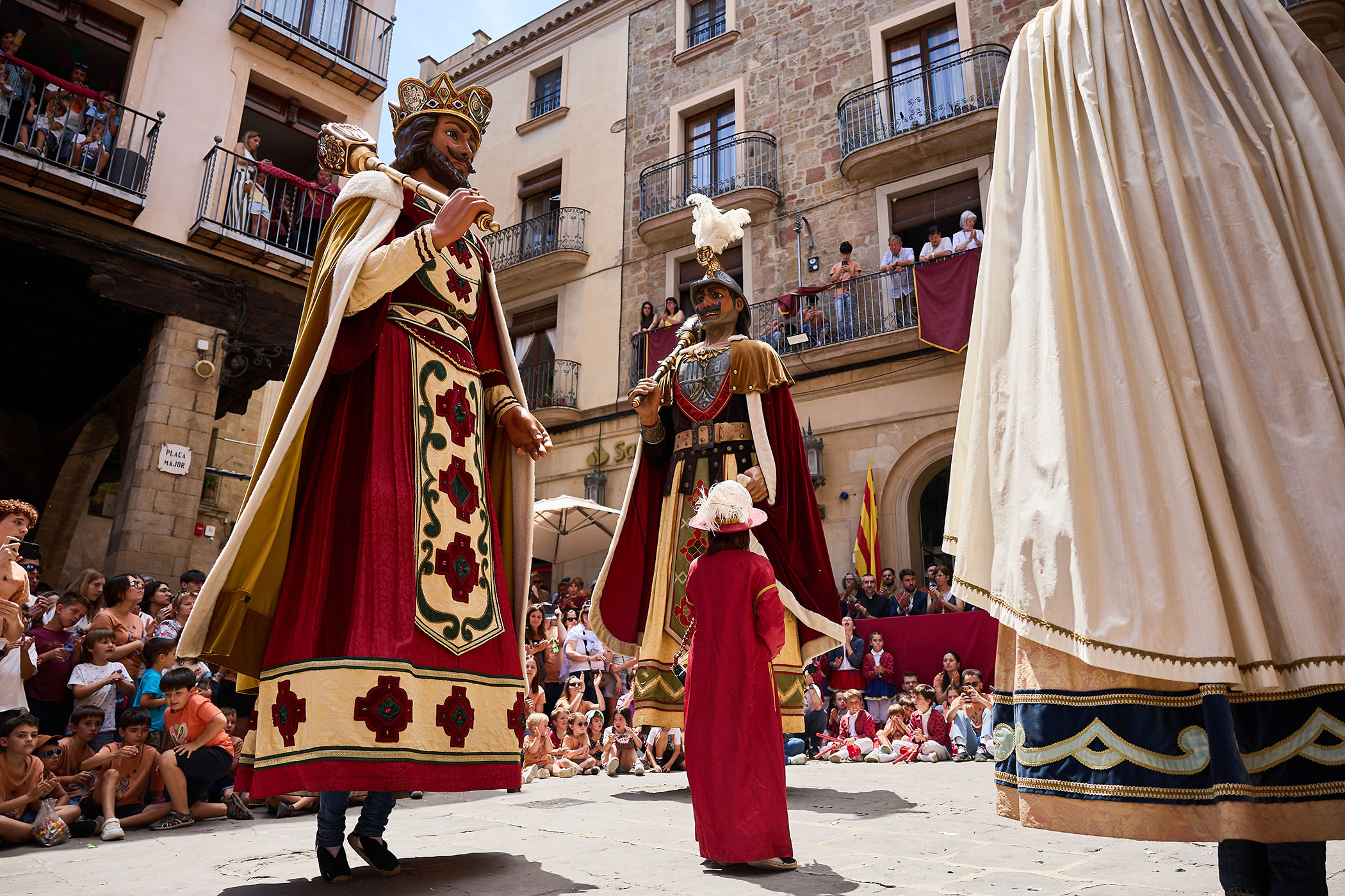 Ball de gegants al nucli antic de Solsona