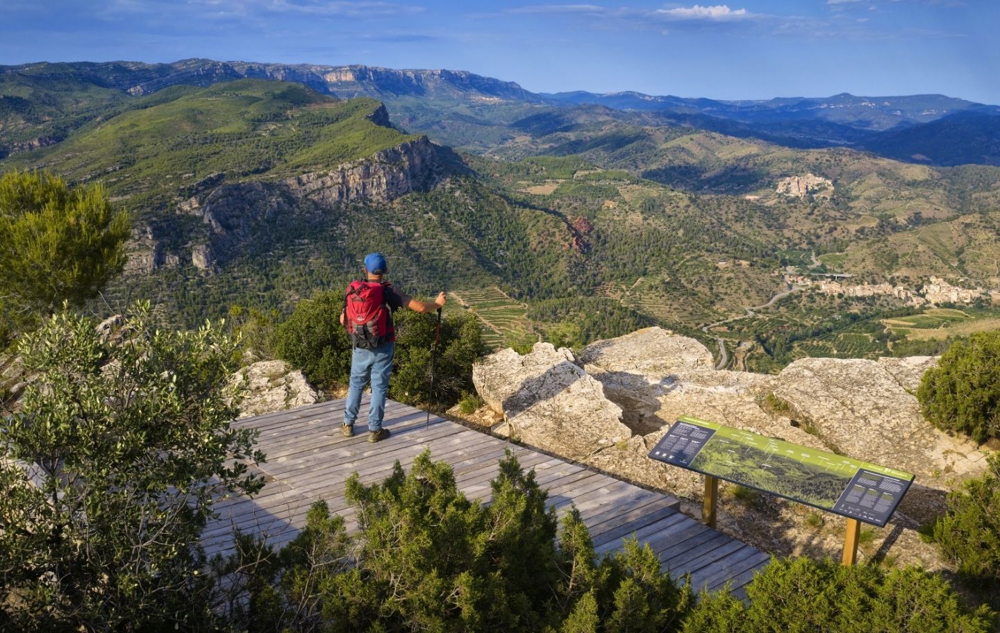 El fotògraf, Joan Capdevila, busca les millors panoràmiques del Priorat