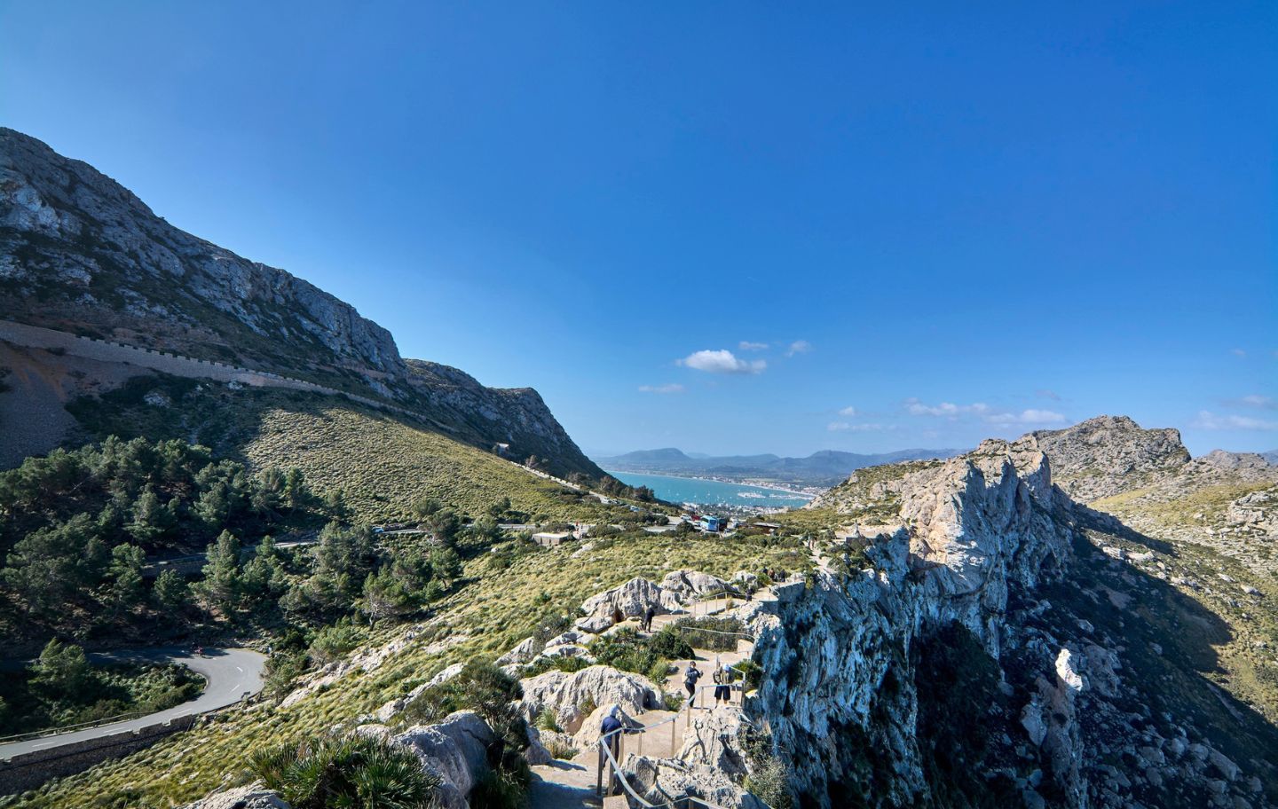 El Fumat és un cim situat a 332 metres d'altitud amb vistes espectaculars