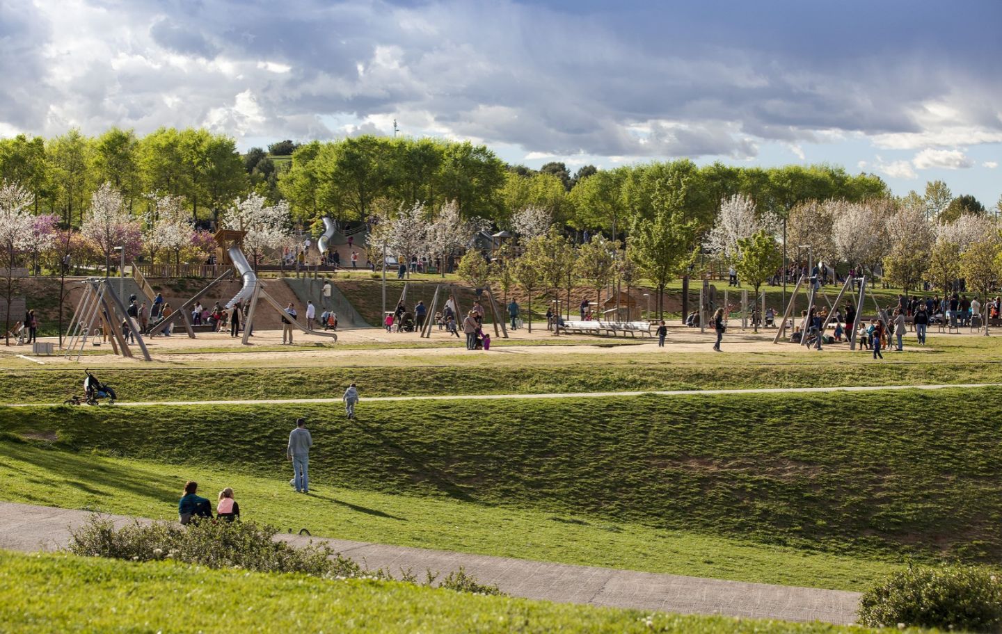 El parc urbà del Turó de Can Mates és el més gran de la ciutat